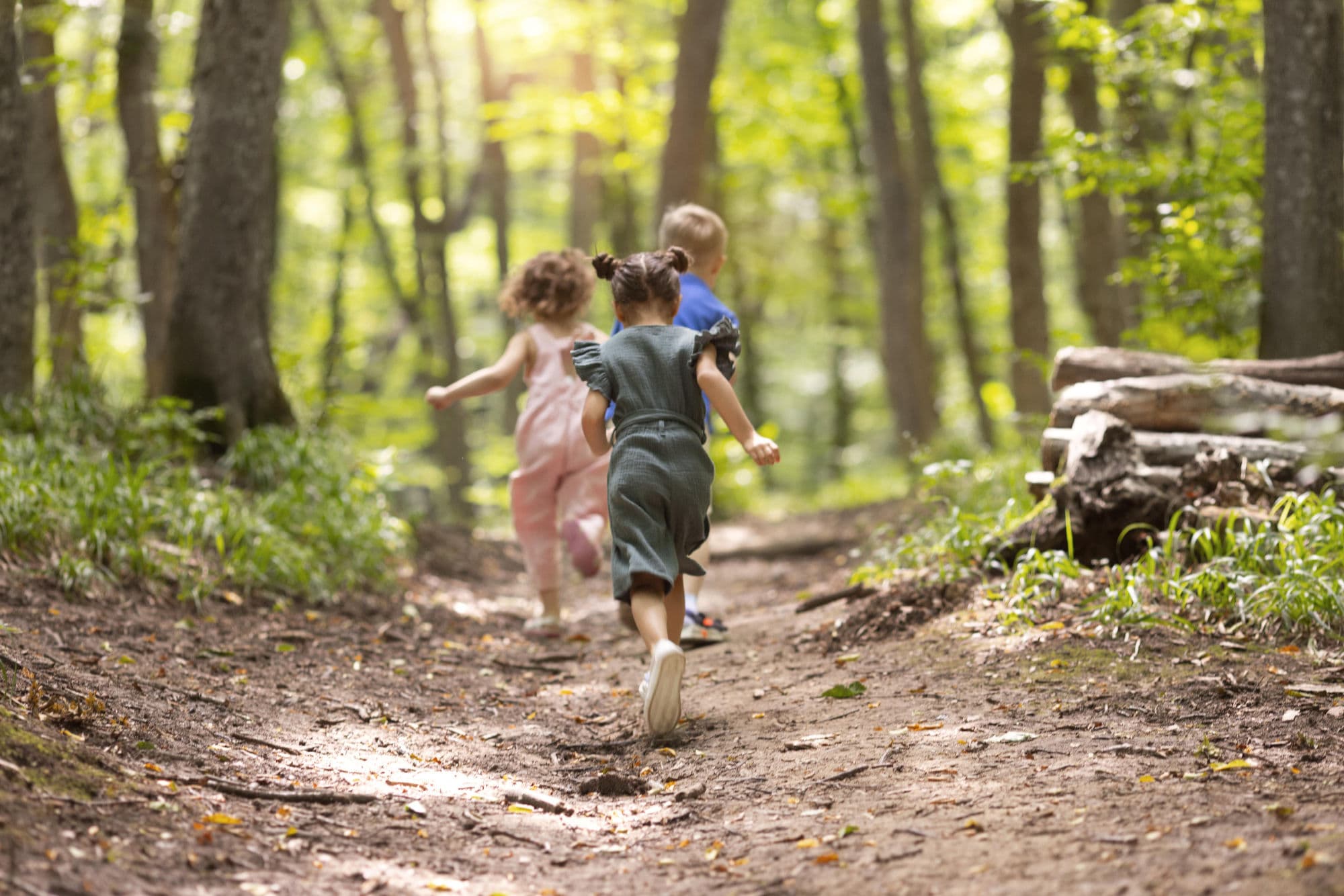 curious-kids-participating-treasure-hunt
